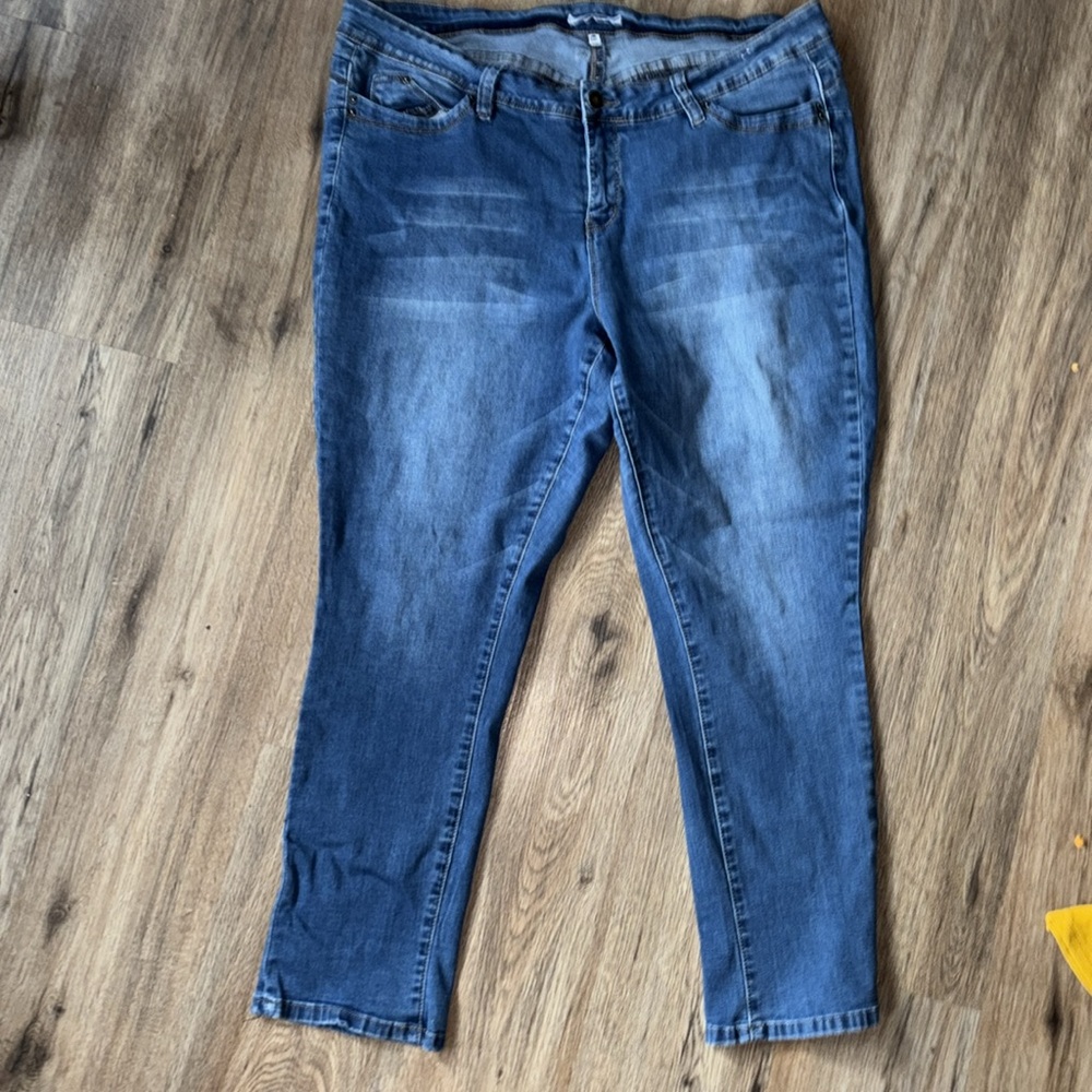 Women’s Dark Wash Plus-size Stretch Jeans